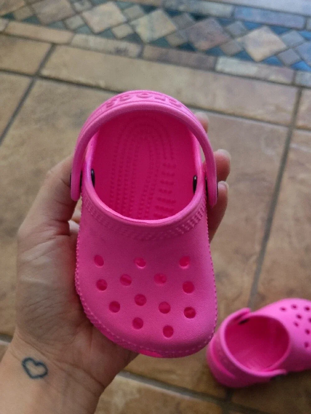 Crocs- Bright Pink For Toddler (9-12m)